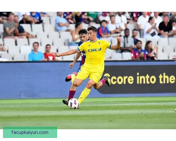 西甲闪电队成功保级，赛季末表现稳健